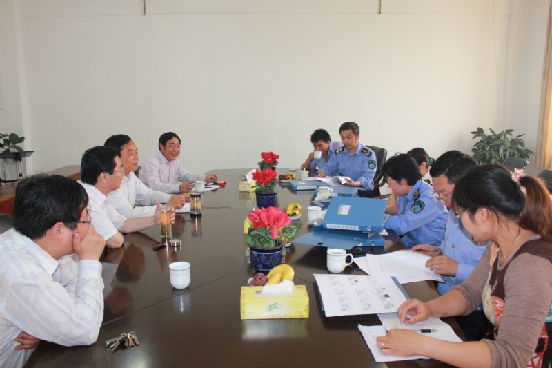 泰州市衛生監督所領導到我校檢查視察學校衛生工作