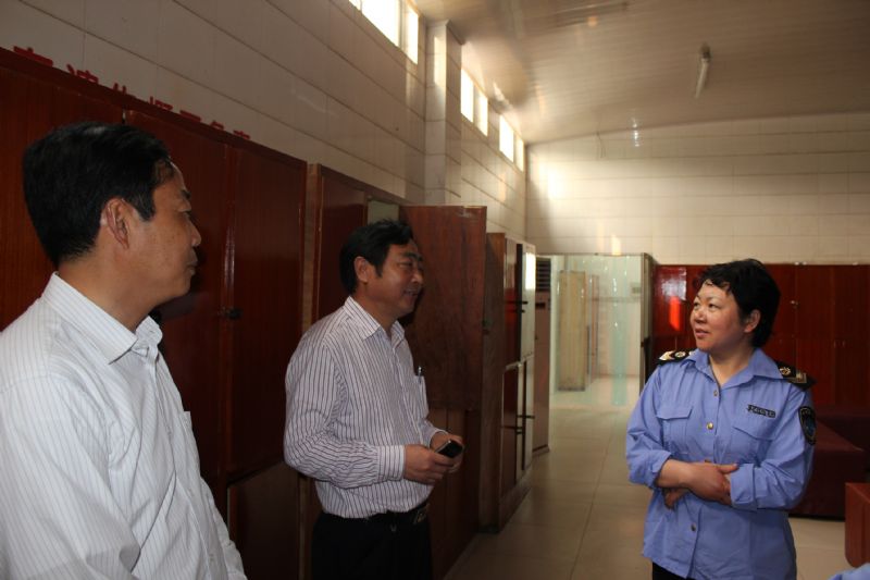 泰州市衛生監督所領導到我校檢查視察學校衛生工作