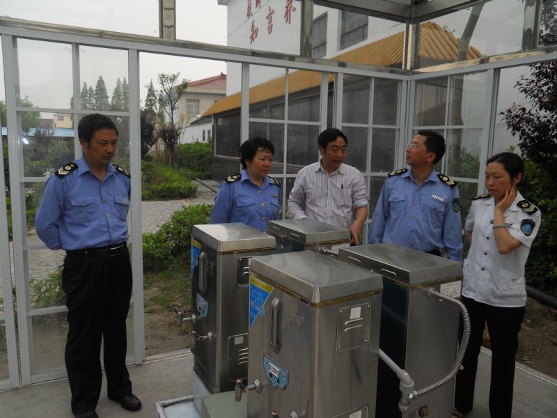 泰州市衛生監督所領導到我校檢查視察學校衛生工作 泰州市衛生監督所領導到我校檢查視察學校衛生工作