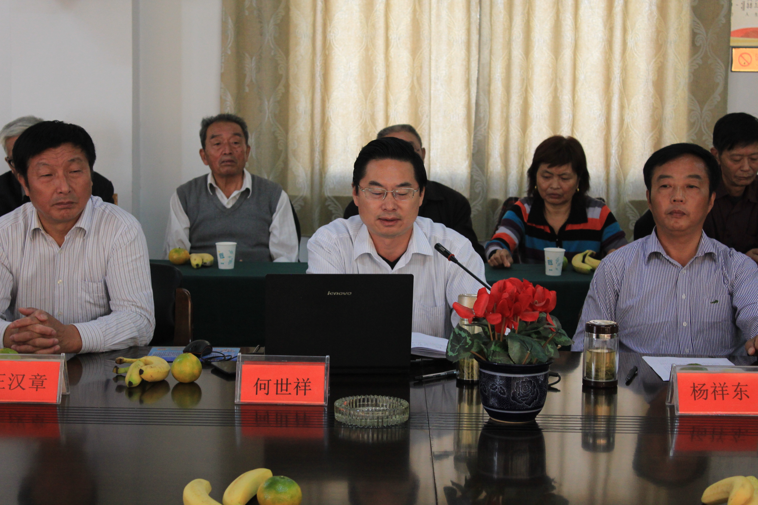 我校召開離退休教師協會2013年會