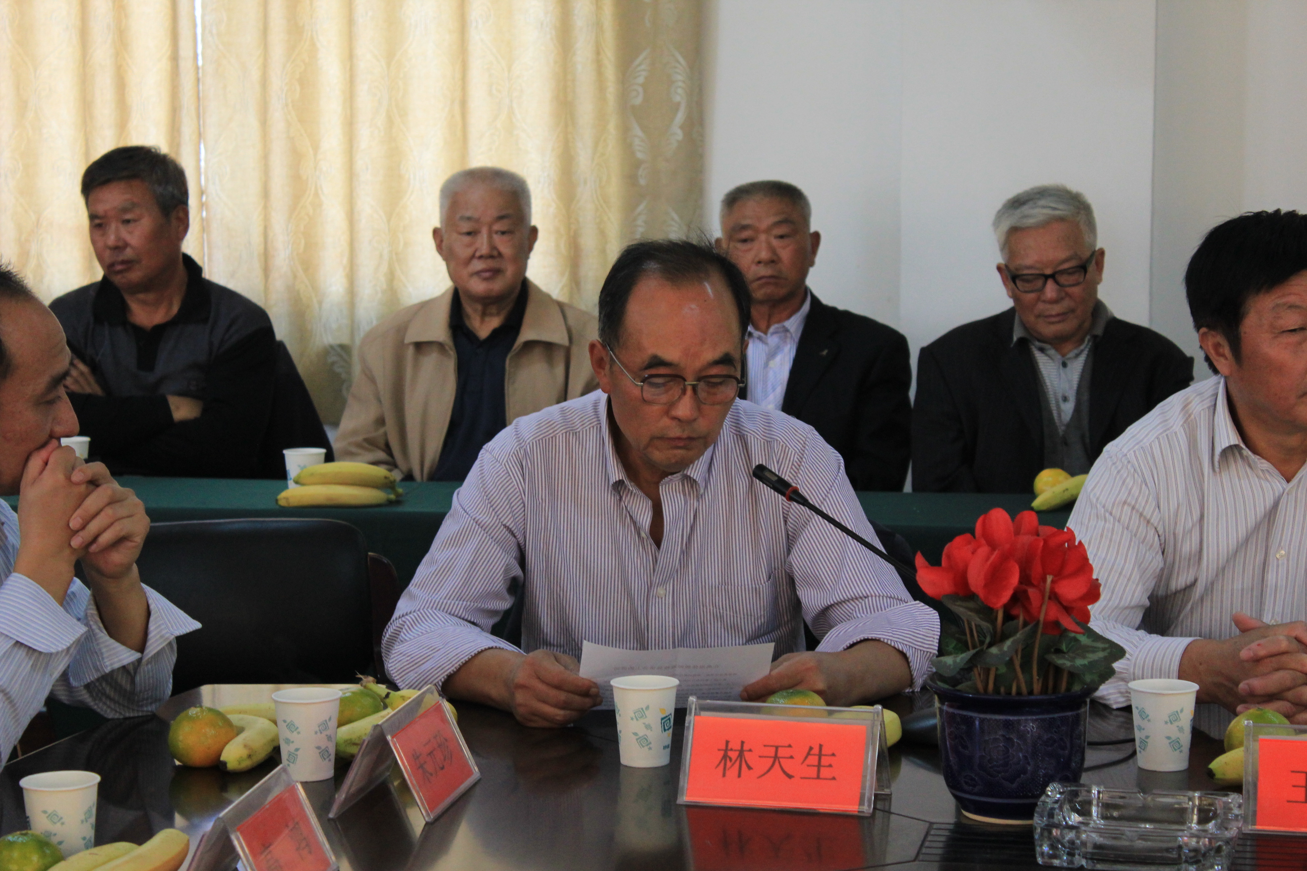 我校召開離退休教師協會2013年會