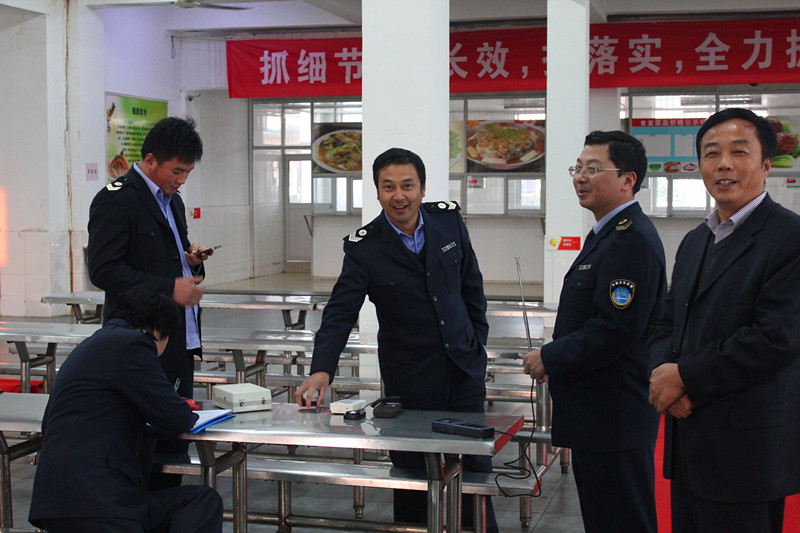 泰州市衛生監督所領導督查我校衛生工作 泰州市衛生監督所領導督查我校衛生工作
