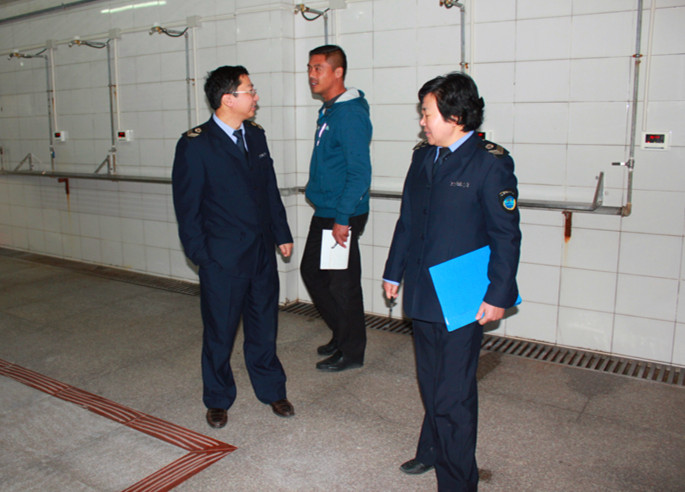 泰州市衛生監督所領導督查我校衛生工作 泰州市衛生監督所領導督查我校衛生工作