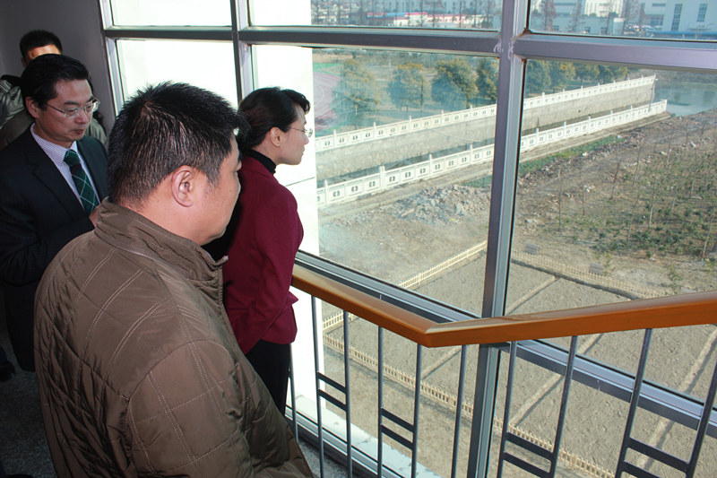 市政府、市教育局領(lǐng)導(dǎo)視察我校省級(jí)課程基地 市政府、市教育局領(lǐng)導(dǎo)視察我校省級(jí)課程基地