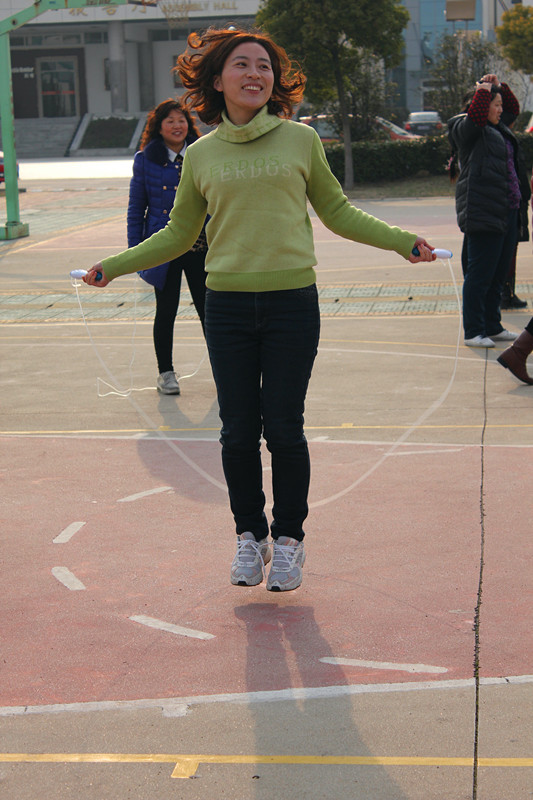 我校舉行了第二屆女教師趣味運(yùn)動會 我校舉行了第二屆女教師趣味運(yùn)動會