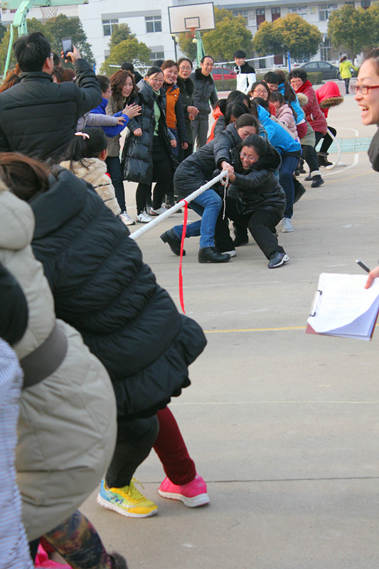 我校舉行了第二屆女教師趣味運(yùn)動會 我校舉行了第二屆女教師趣味運(yùn)動會