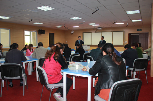 我校召開學生座談會和家長座談會 我校召開學生座談會和家長座談會