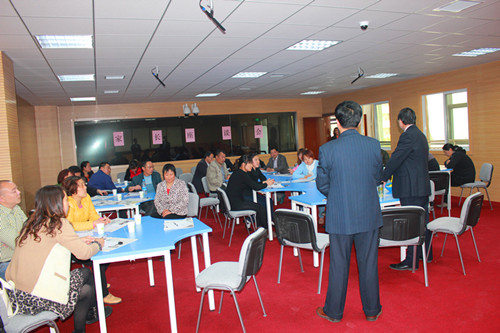 我校召開學生座談會和家長座談會 我校召開學生座談會和家長座談會