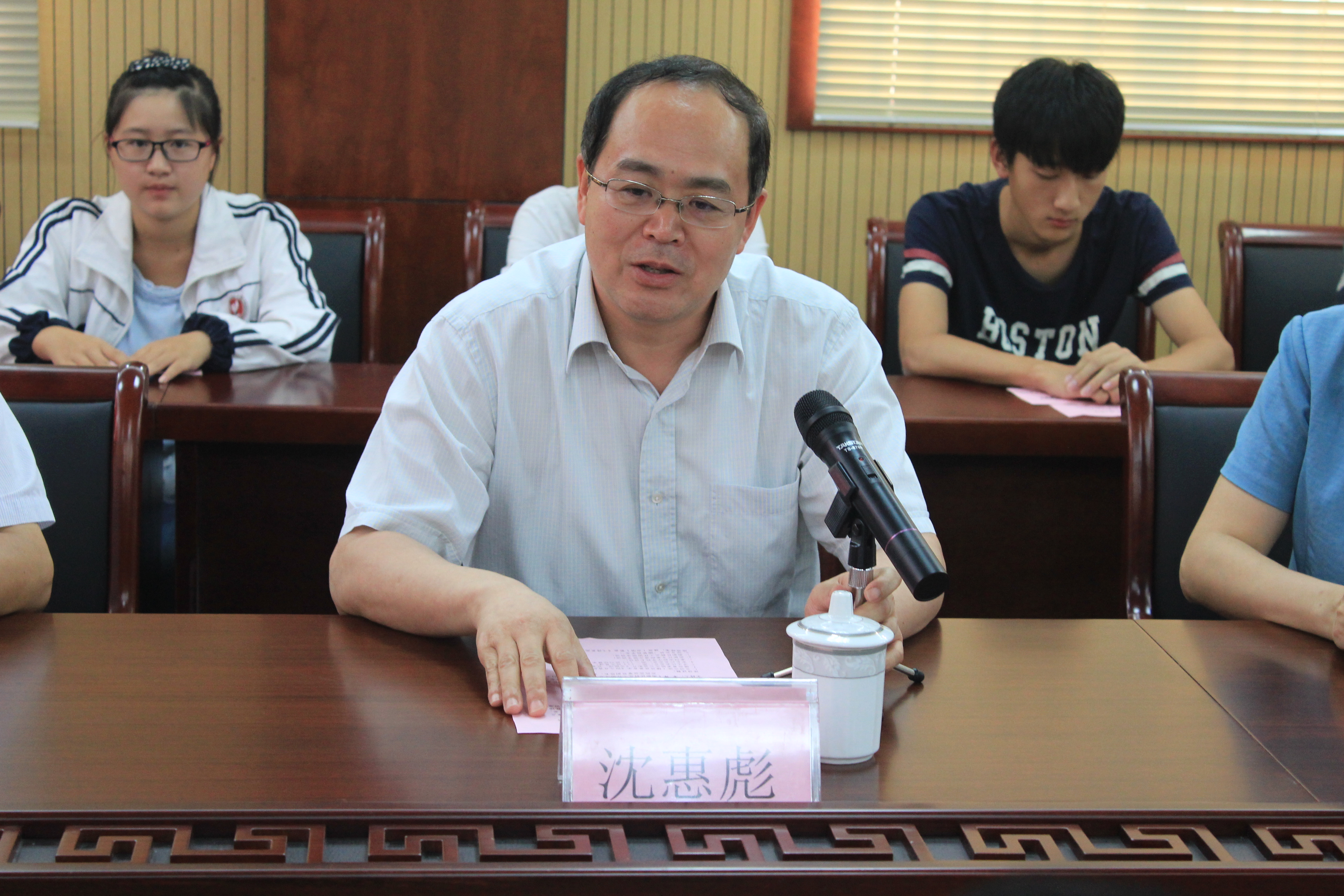 手拉手_心連心_戰勝困難_放飛夢想