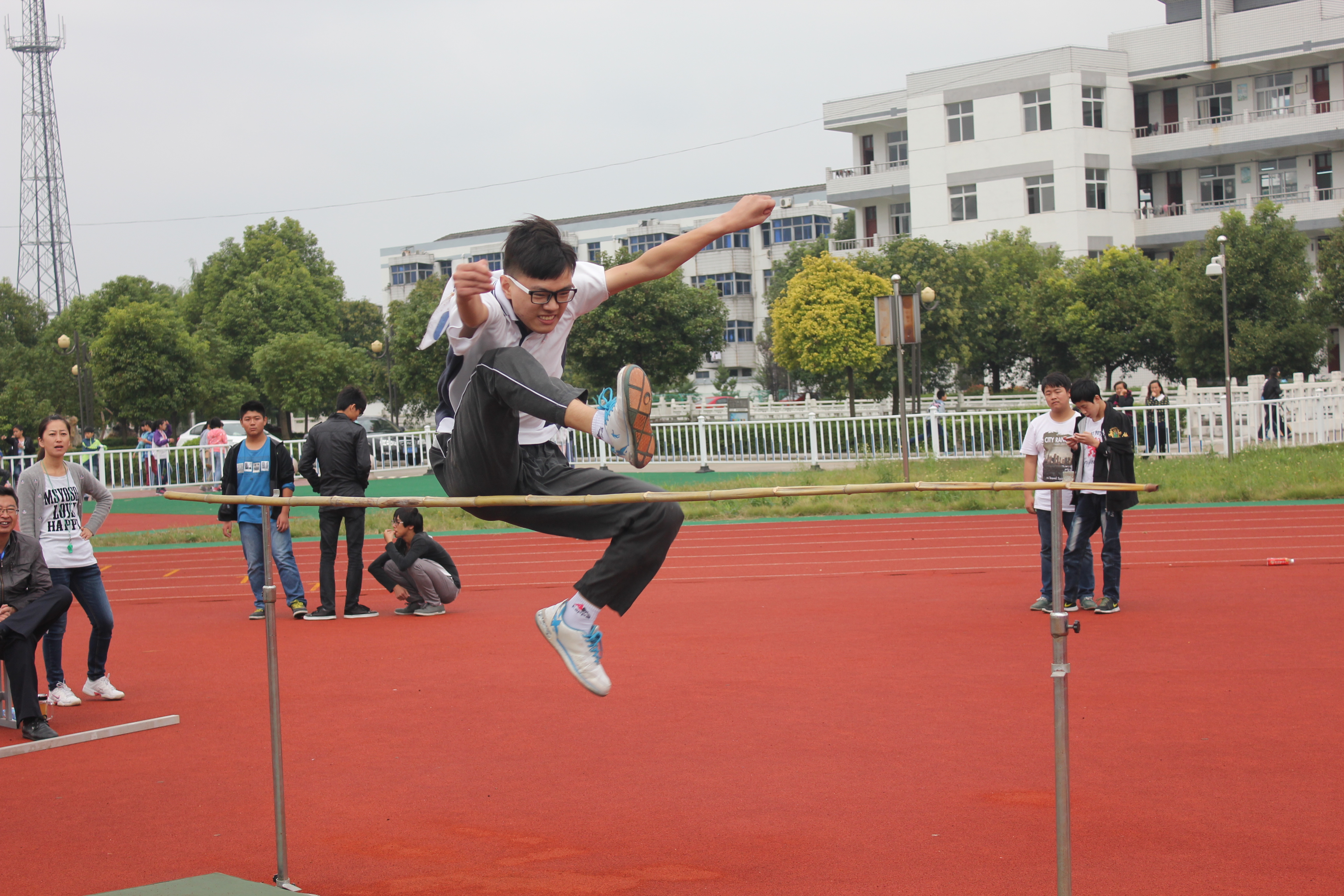 我校隆重召開第十七屆田徑運動會