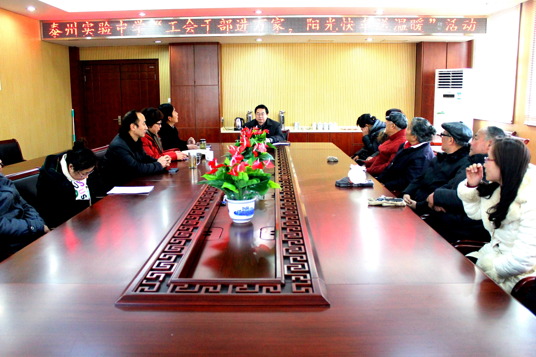 我校開展“工會(huì)干部進(jìn)萬(wàn)家,陽(yáng)光快車送溫暖”活動(dòng) 我校開展“工會(huì)干部進(jìn)萬(wàn)家,陽(yáng)光快車送溫暖”活動(dòng)