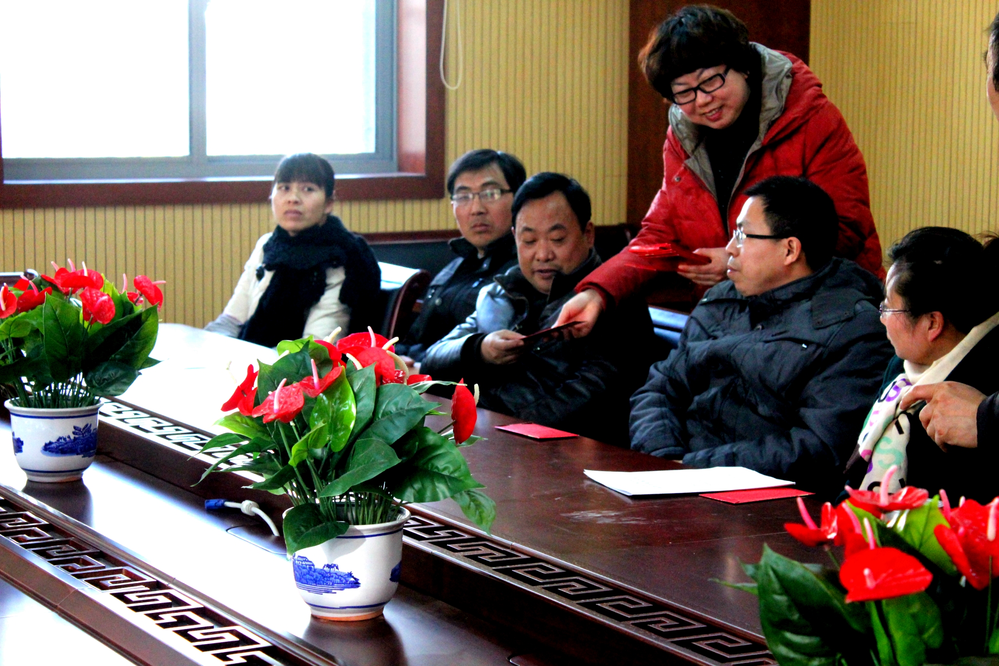 我校開展“工會(huì)干部進(jìn)萬(wàn)家,陽(yáng)光快車送溫暖”活動(dòng) 我校開展“工會(huì)干部進(jìn)萬(wàn)家,陽(yáng)光快車送溫暖”活動(dòng)