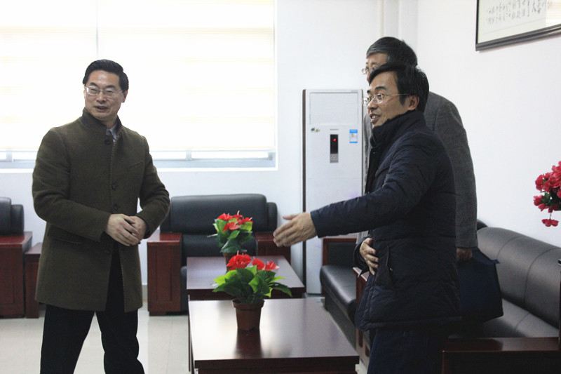 省教育廳專家組來校視導調研醫藥生態園綜合實踐省級課程基地 省教育廳專家組來校視導調研醫藥生態園綜合實踐省級課程基地