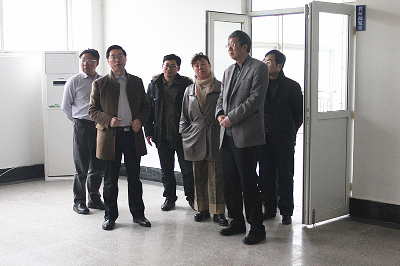 省教育廳專家組來校視導調研醫藥生態園綜合實踐省級課程基地 省教育廳專家組來校視導調研醫藥生態園綜合實踐省級課程基地