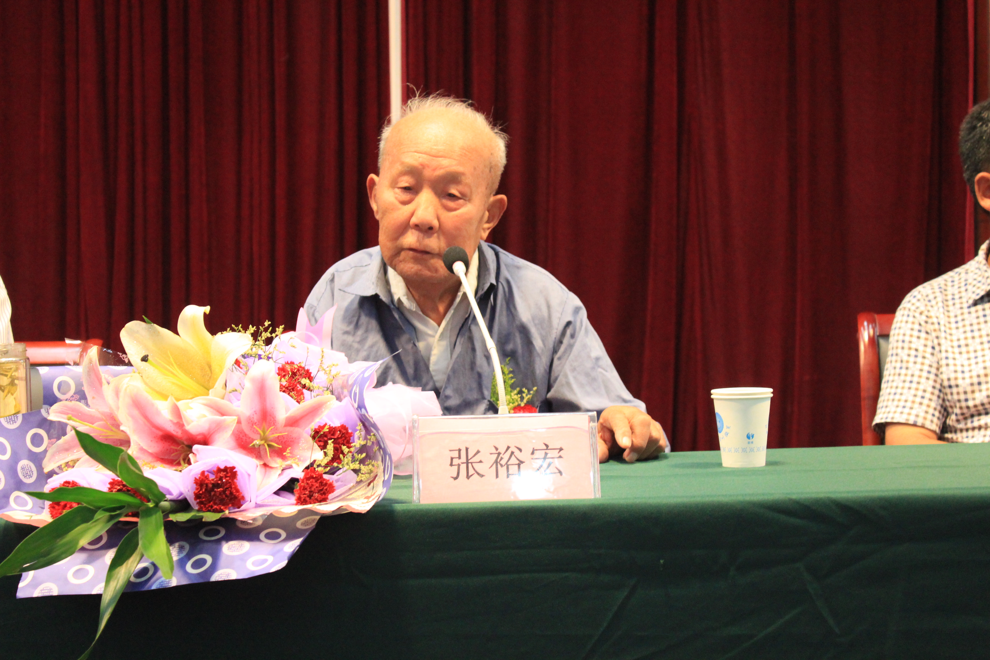 抗戰老兵走進我校講述抗戰故事