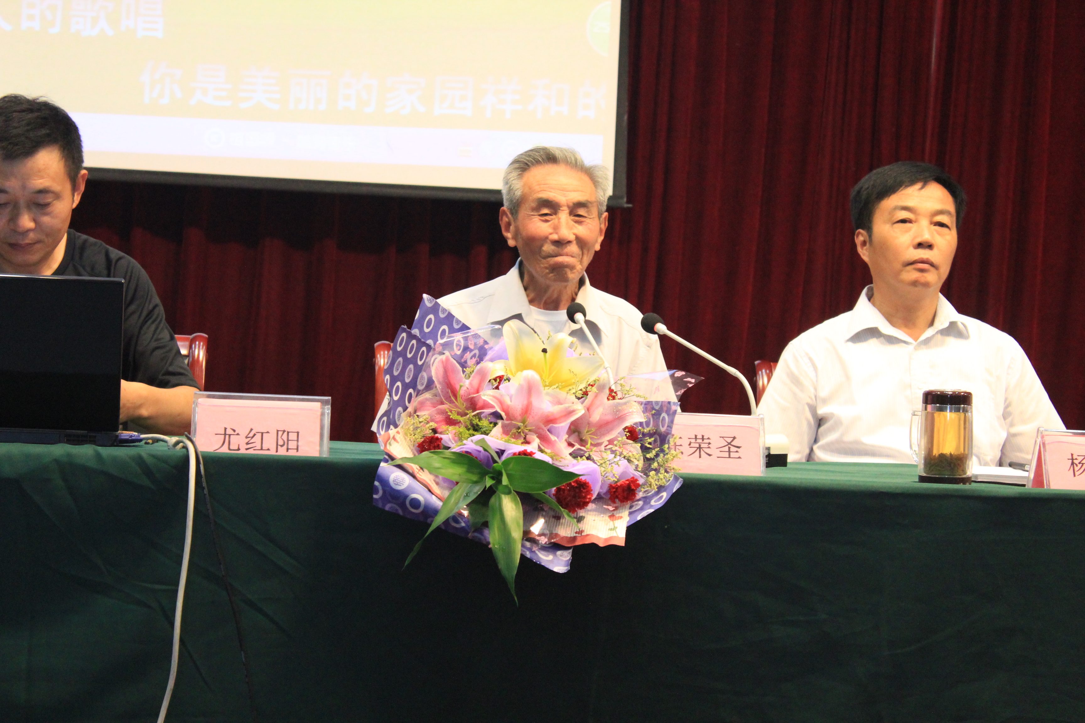 抗戰老兵走進我校講述抗戰故事