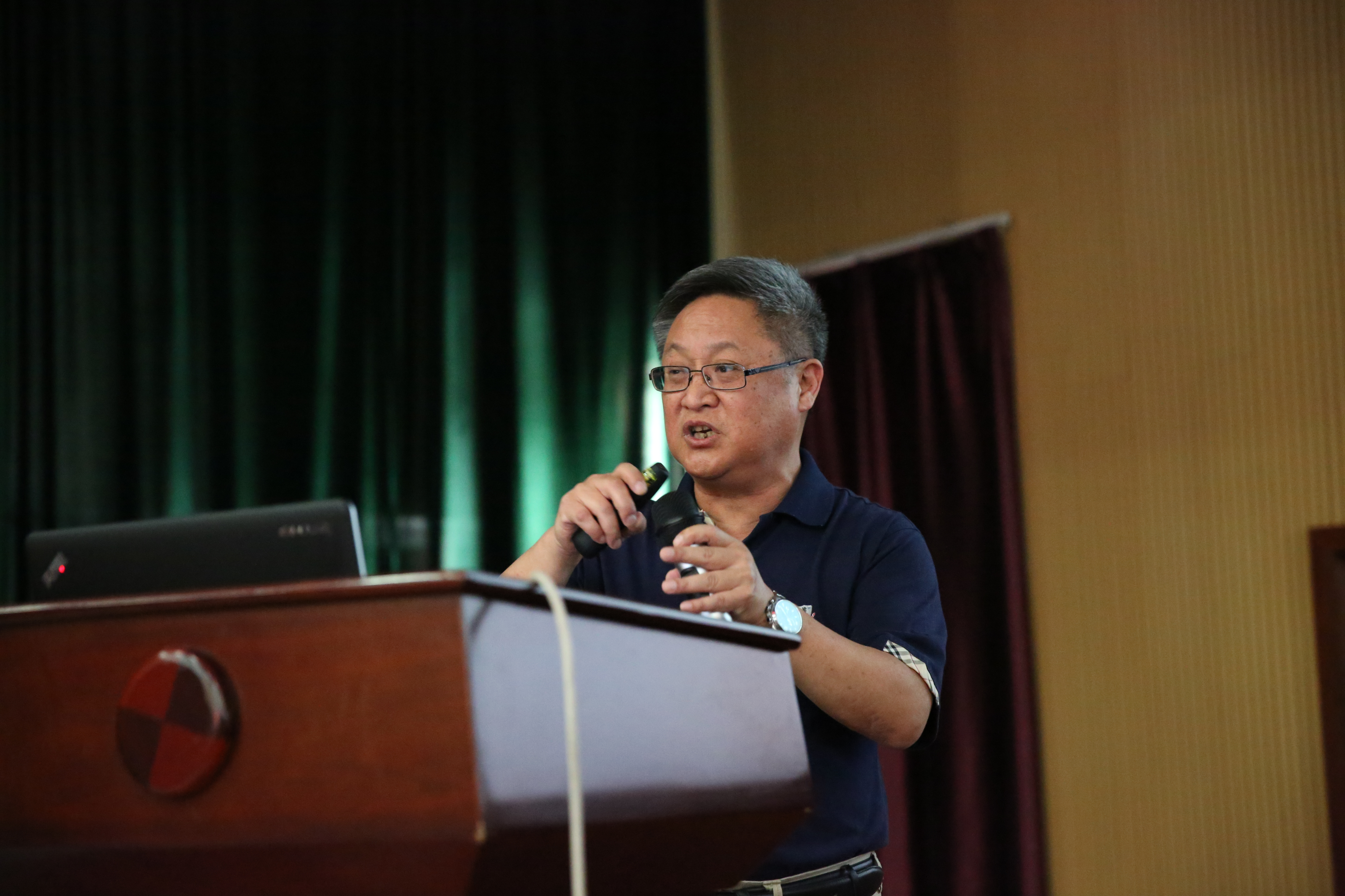 清華大學教授陳懇來我校講學