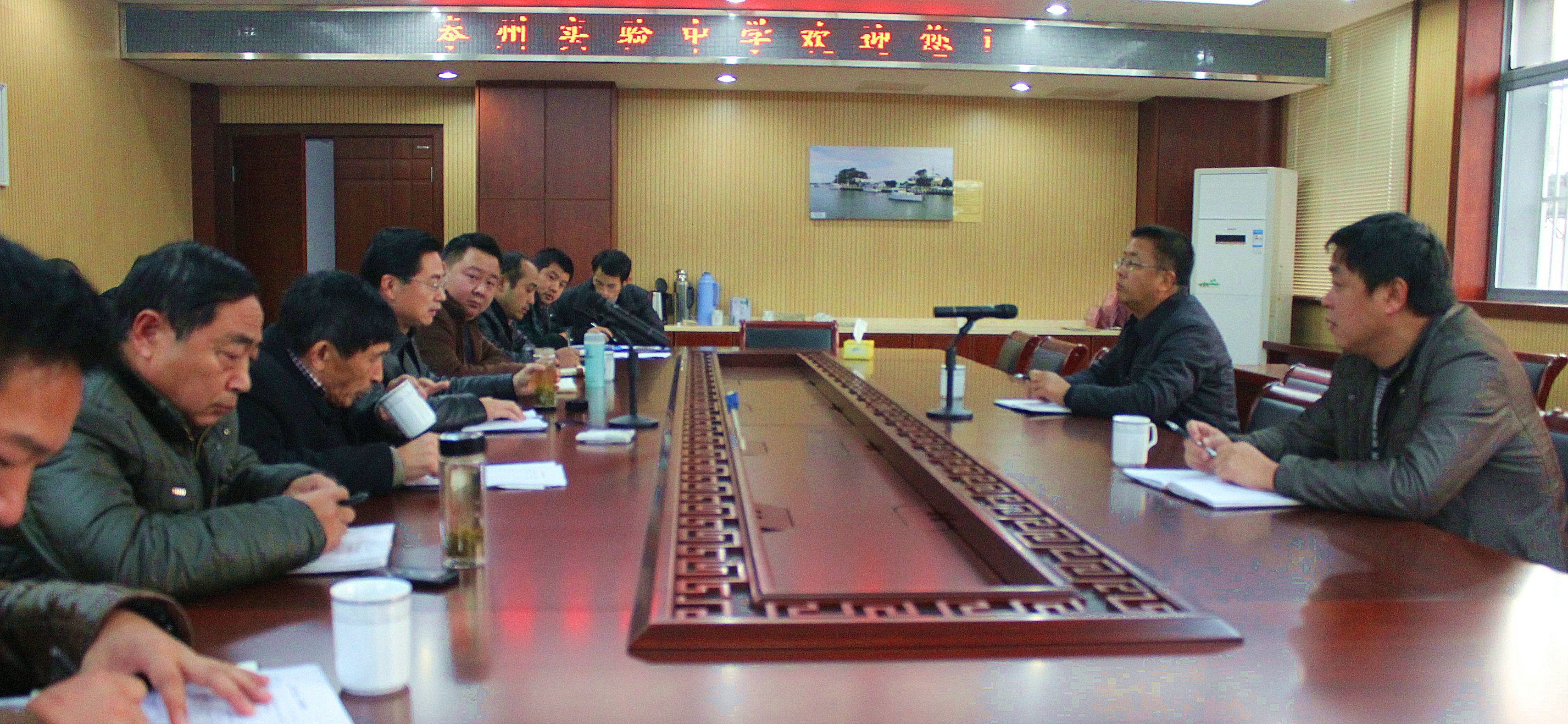 市教育局領導調研我校風雨操場工程 市教育局領導調研我校風雨操場工程