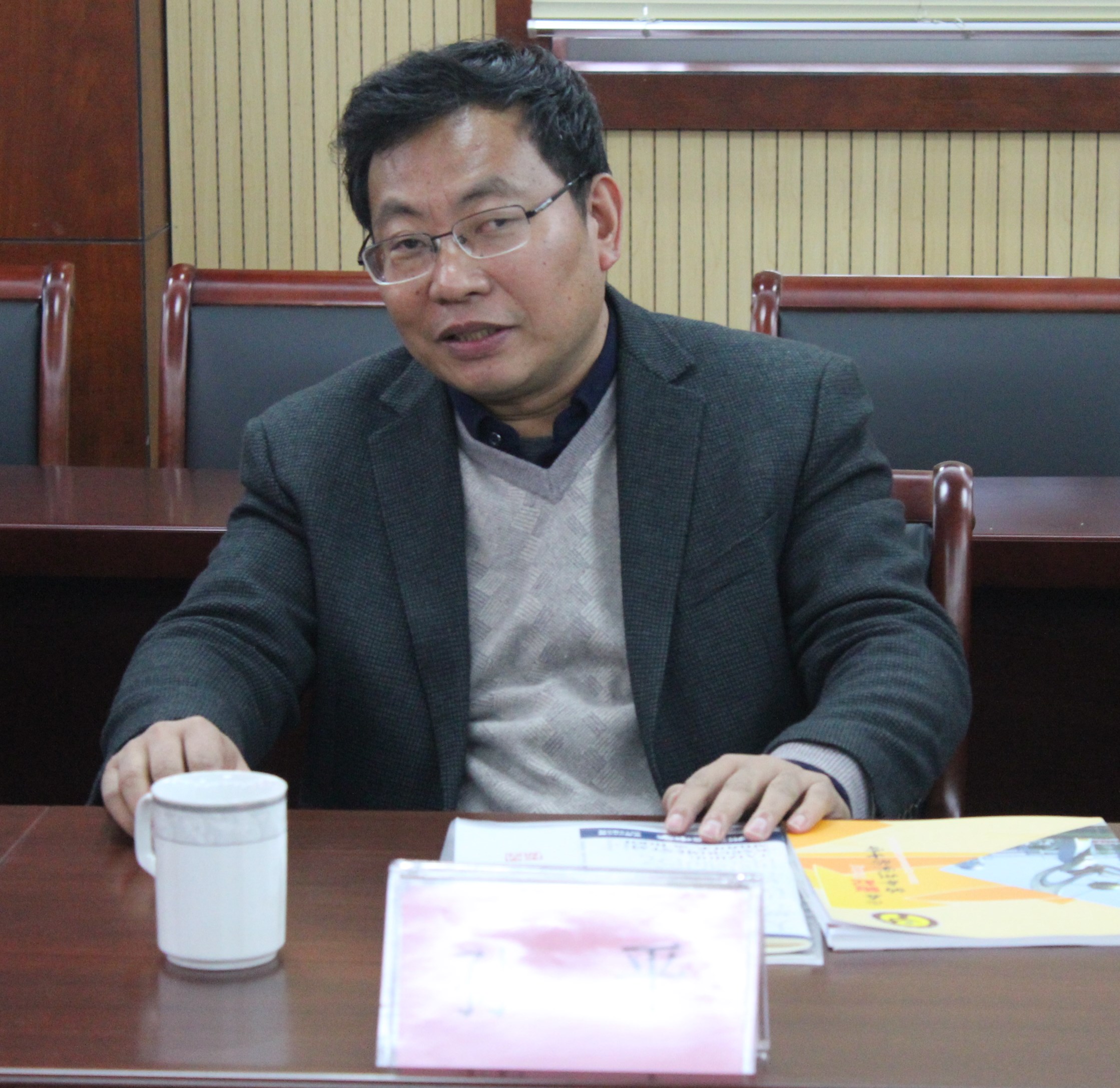 杰出澳籍華人陳俊訪問我校 杰出澳籍華人陳俊訪問我校