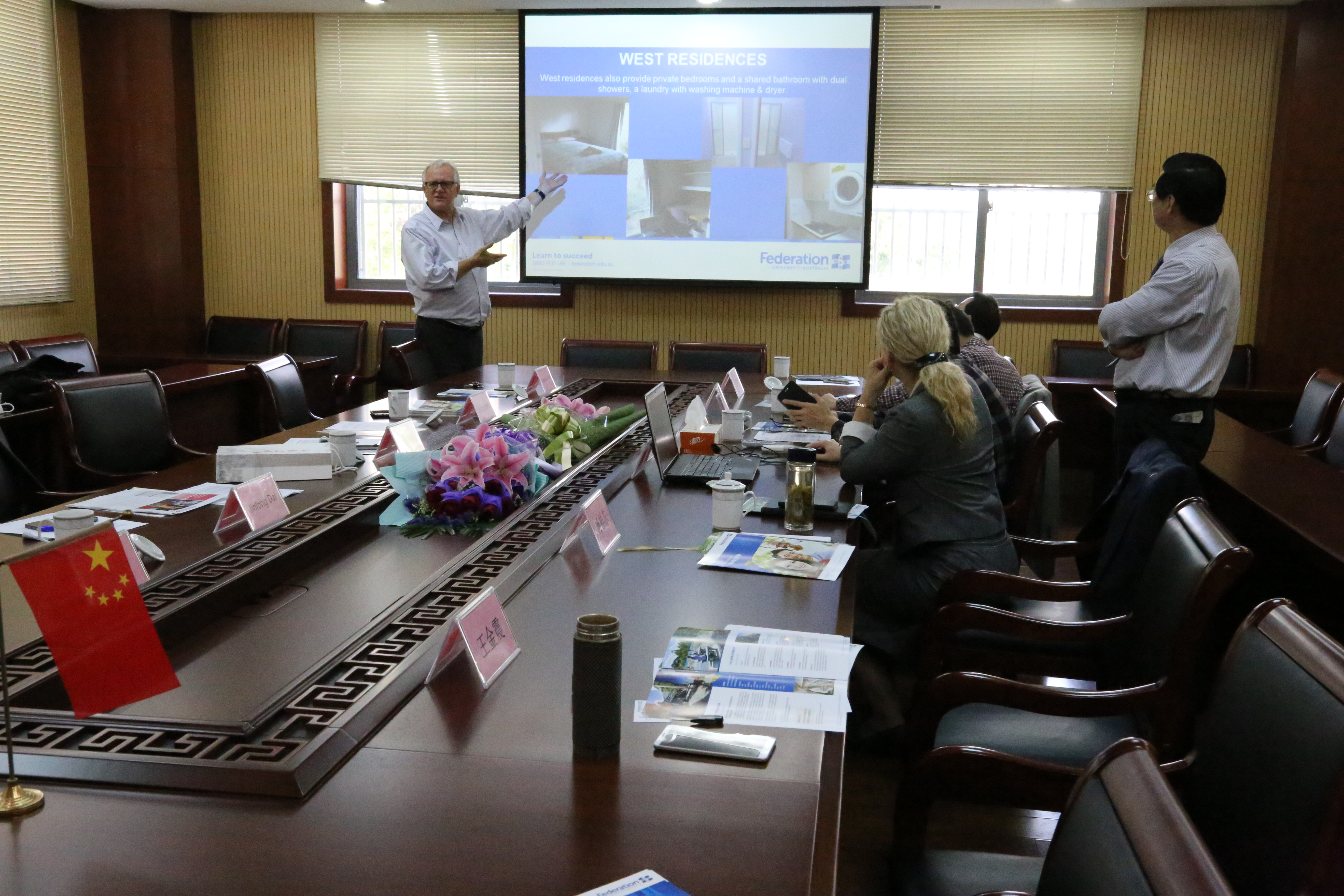 澳大利亞聯邦大學吉普斯蘭校區校長Harry_Ballis訪問我校