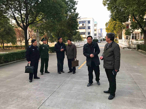 泰州市聯合檢查組檢查我校安全工作 泰州市聯合檢查組檢查我校安全工作