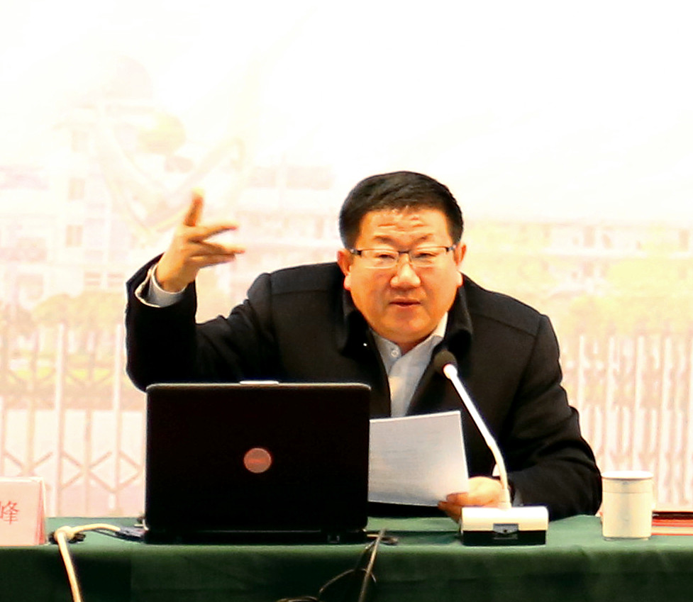 著名作家龐余亮應邀來泰州實驗中學講學 著名作家龐余亮應邀來泰州實驗中學講學