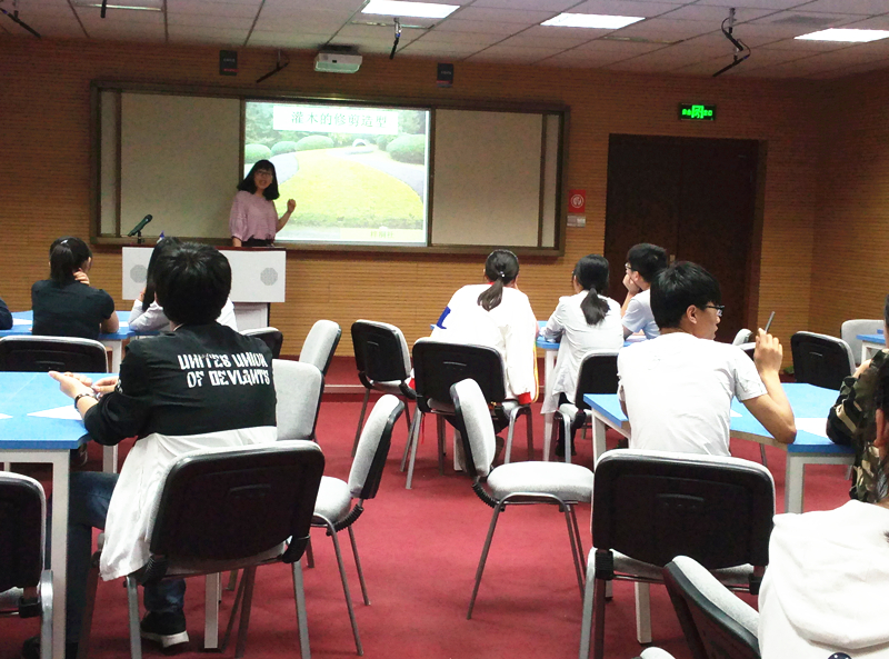 梓桐園藝社開(kāi)展“創(chuàng)新自然,展我風(fēng)采”學(xué)習(xí)活動(dòng) 梓桐園藝社開(kāi)展“創(chuàng)新自然,展我風(fēng)采”學(xué)習(xí)活動(dòng)