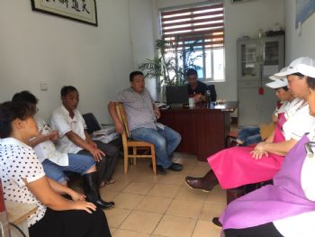 我校后勤服務(wù)中心開展員工餐飲安全知識培訓(xùn) 我校后勤服務(wù)中心開展員工餐飲安全知識培訓(xùn)