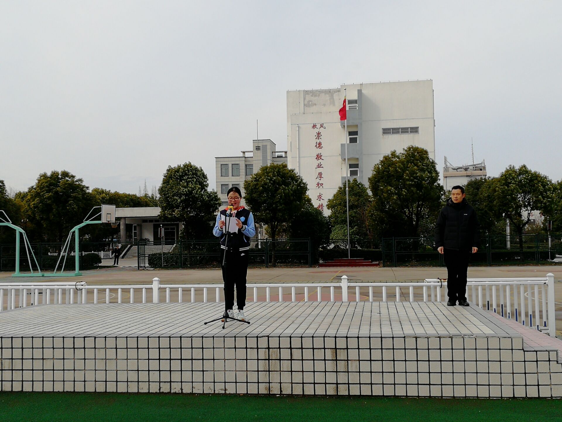 泰州實驗中學開展“學雷鋒”活動 泰州實驗中學開展“學雷鋒”活動