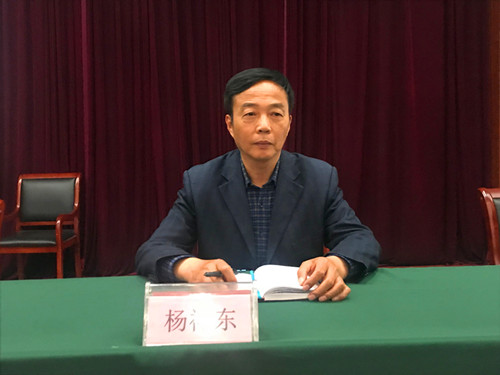 我校開展“預防校園欺凌_共建平安學?！敝v座