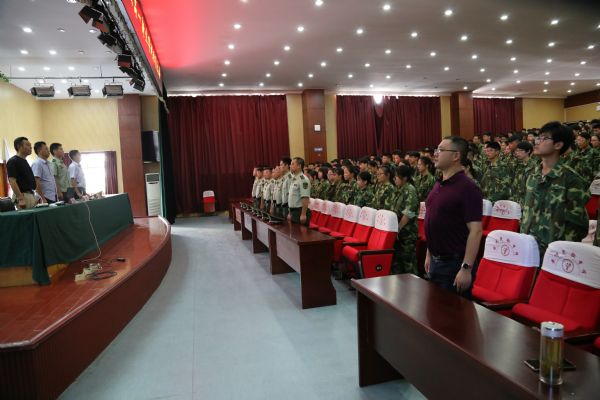 泰州實(shí)驗(yàn)中學(xué)隆重召開2018級(jí)新生軍訓(xùn)動(dòng)員大會(huì)