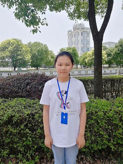 初二(1)班吳君麗 初二(1)班吳君麗