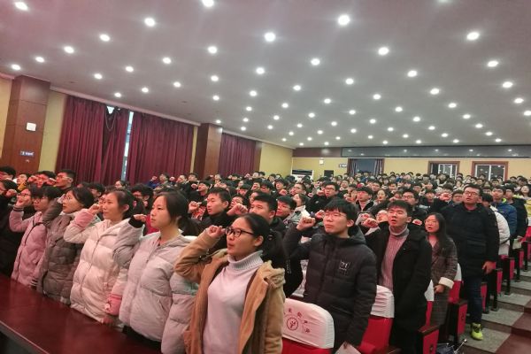 高三人在路上，風(fēng)雨兼程