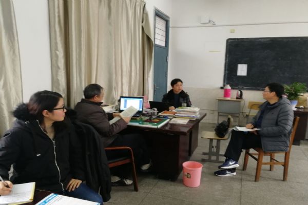 市教育局教研室督導(dǎo)我校初中部春學(xué)期開學(xué)工作 市教育局教研室督導(dǎo)我校初中部春學(xué)期開學(xué)工作