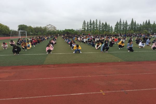 泰州實驗中學(xué)舉行消防應(yīng)急疏散演練 泰州實驗中學(xué)舉行消防應(yīng)急疏散演練