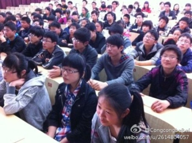 我校組織學生觀看泰州市首屆高中學生辯論賽決賽網絡視頻 我校組織學生觀看泰州市首屆高中學生辯論賽決賽網絡視頻