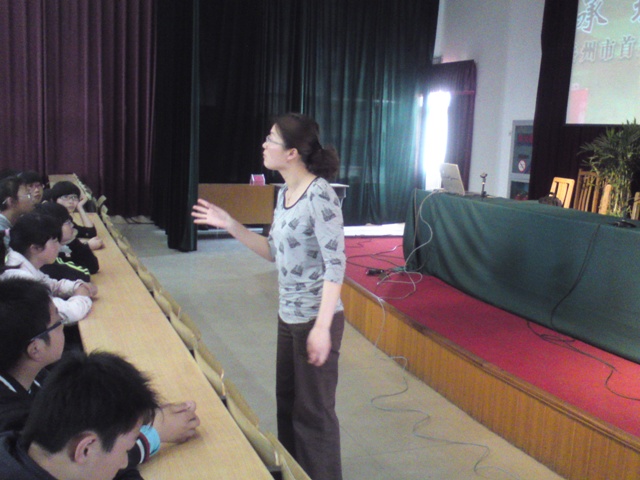 我校組織學生觀看泰州市首屆高中學生辯論賽決賽網絡視頻 我校組織學生觀看泰州市首屆高中學生辯論賽決賽網絡視頻