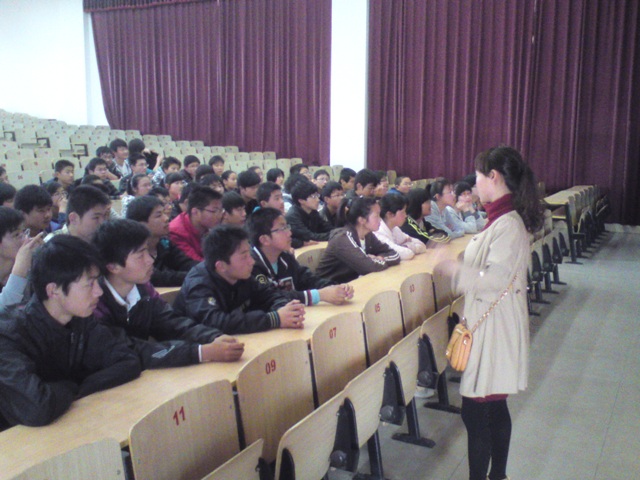 我校組織學生觀看泰州市首屆高中學生辯論賽決賽網絡視頻 我校組織學生觀看泰州市首屆高中學生辯論賽決賽網絡視頻