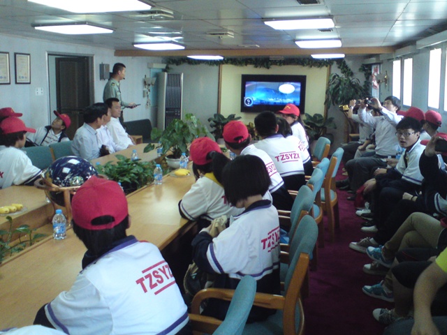 綜合實踐活動—師生參觀“遠望二號”測量船 綜合實踐活動—師生參觀“遠望二號”測量船