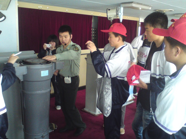 綜合實踐活動—師生參觀“遠望二號”測量船 綜合實踐活動—師生參觀“遠望二號”測量船