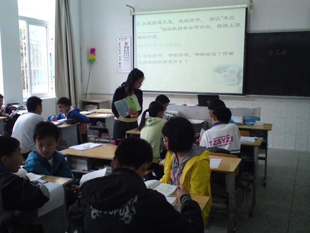 初中語文組陳霞老師成功開設公開課《木蘭詩》