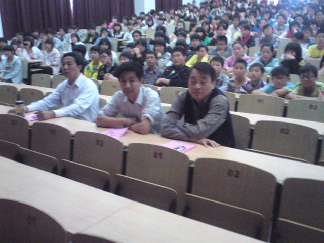 “唱響春天”歌唱比賽在報告廳圓滿舉行 “唱響春天”歌唱比賽在報告廳圓滿舉行