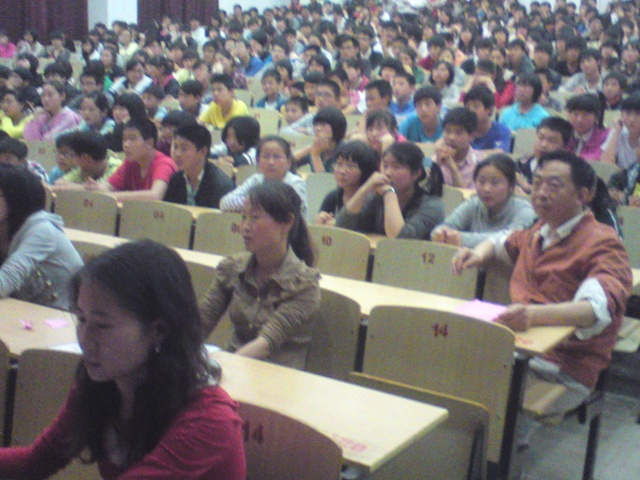 “唱響春天”歌唱比賽在報告廳圓滿舉行 “唱響春天”歌唱比賽在報告廳圓滿舉行