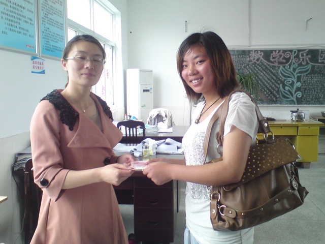 泰州實驗中學兩名畢業生獲愛心捐助 泰州實驗中學兩名畢業生獲愛心捐助