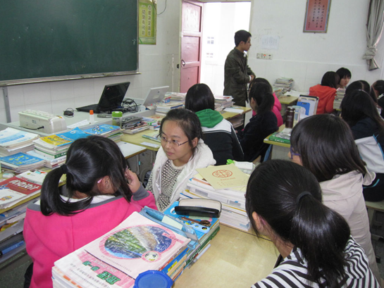 “碧海藍(lán)天”環(huán)保社社團(tuán)活動——認(rèn)識環(huán)境