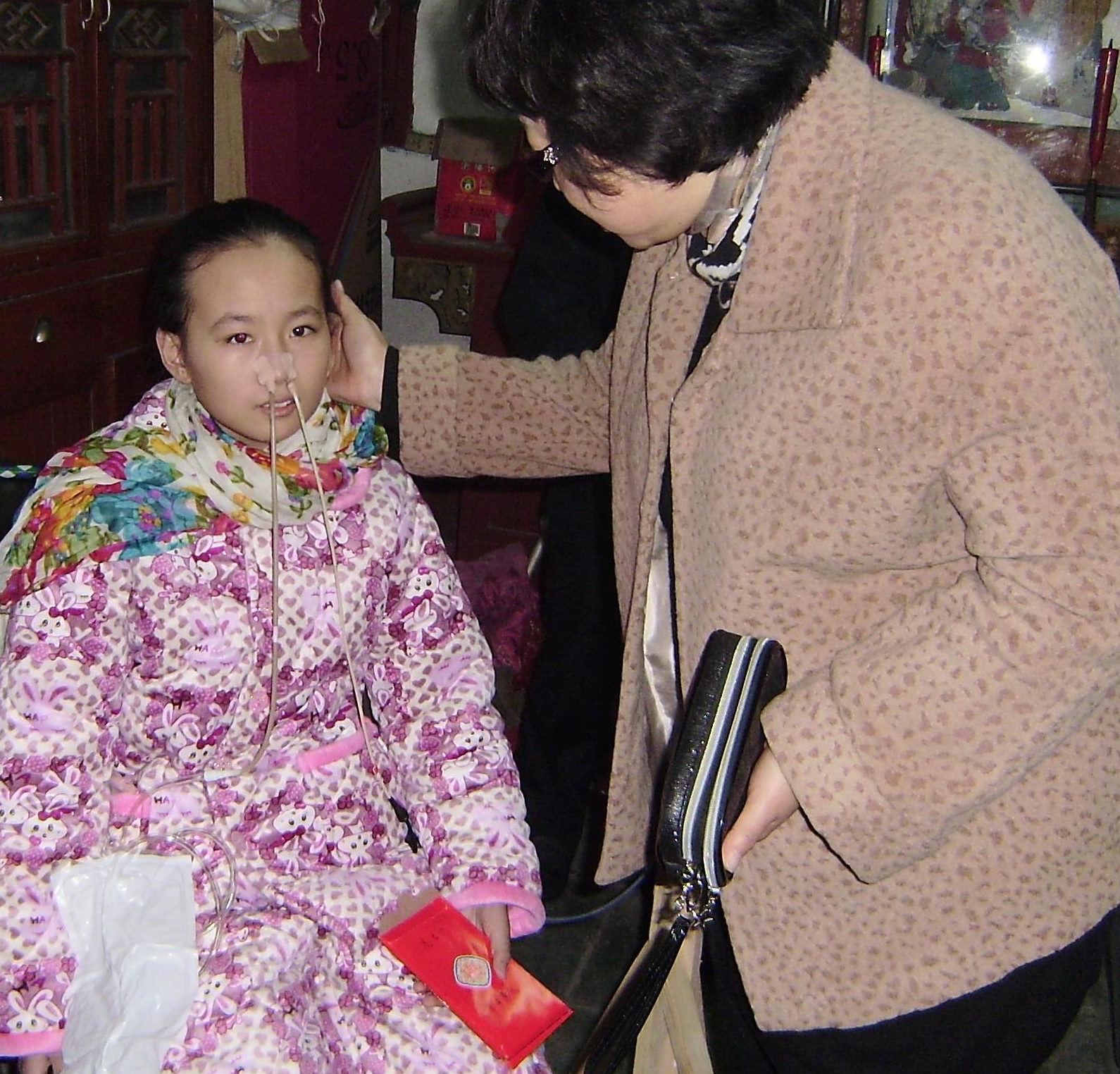 團委組織探望困難學生李燕 團委組織探望困難學生李燕