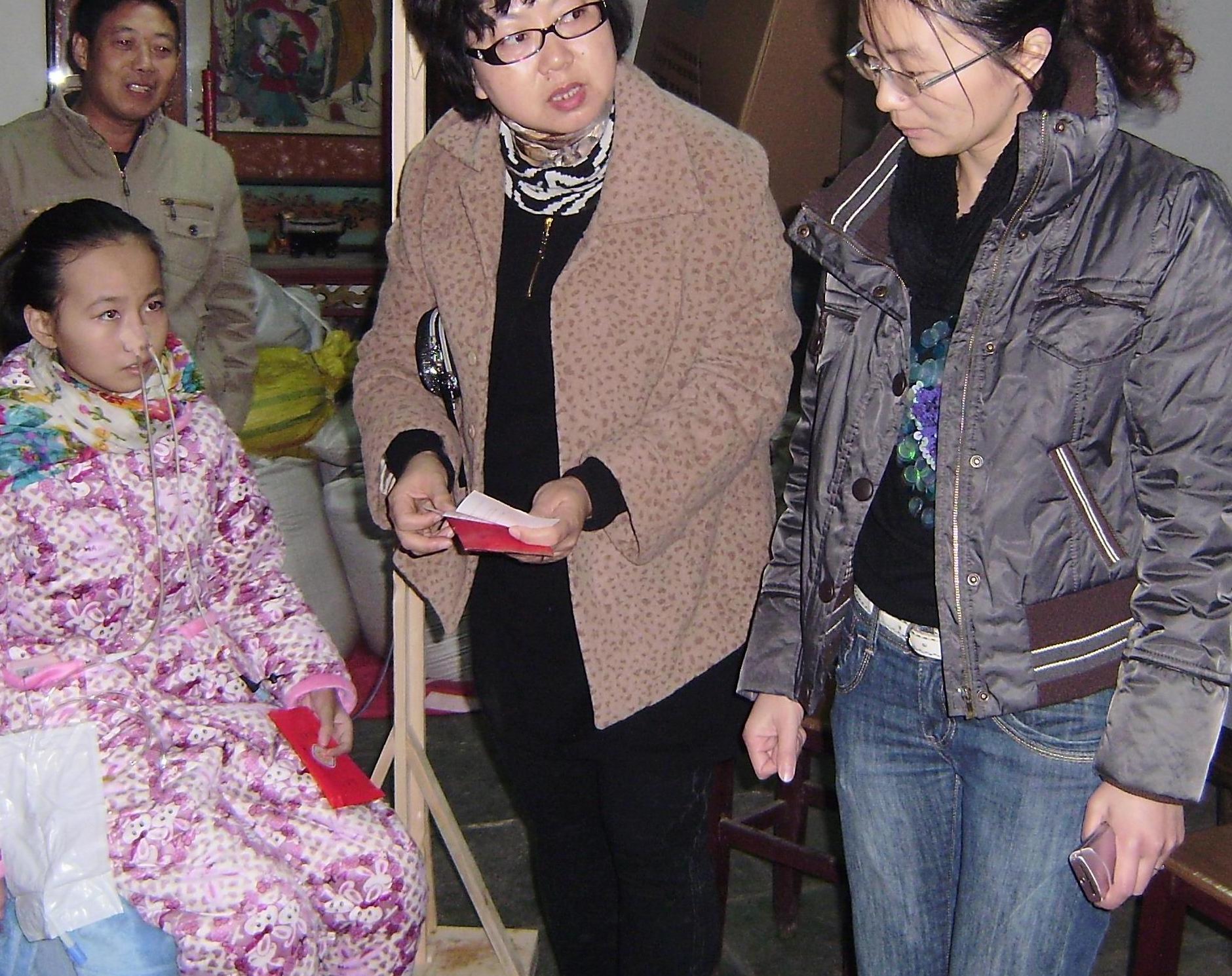 團委組織探望困難學生李燕 團委組織探望困難學生李燕