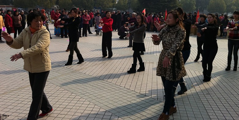 團(tuán)委學(xué)雷鋒活動(dòng)之社區(qū)廣場(chǎng)舞指導(dǎo) 團(tuán)委學(xué)雷鋒活動(dòng)之社區(qū)廣場(chǎng)舞指導(dǎo)