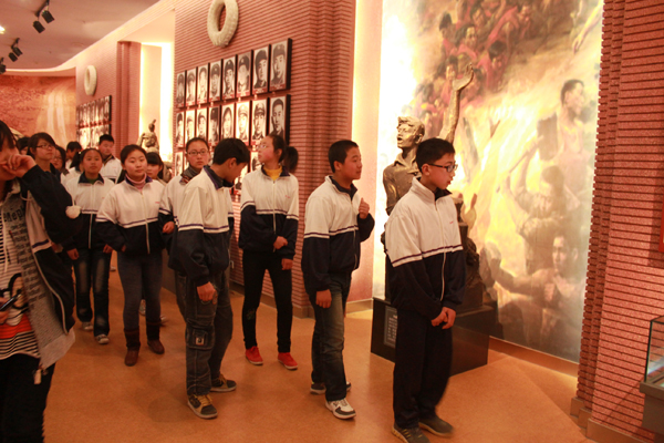 緬懷革命先烈?弘揚民族精神——清明祭掃活動 緬懷革命先烈?弘揚民族精神——清明祭掃活動