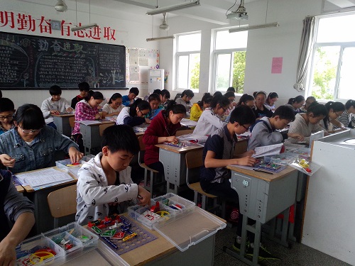 “電子百拼”科技活動興趣小組培訓如火如荼地進行